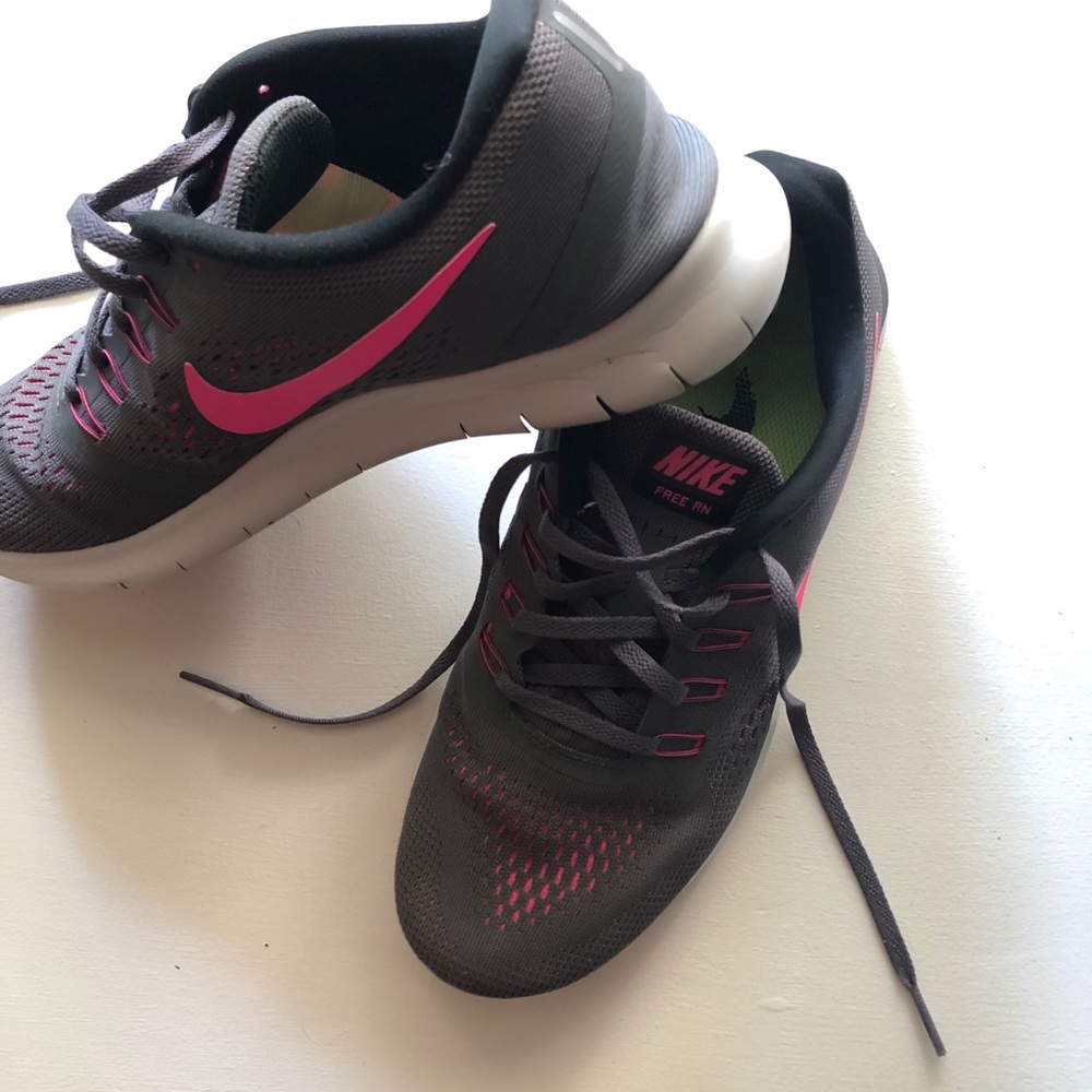 Nike Free RN Tennis Shoes